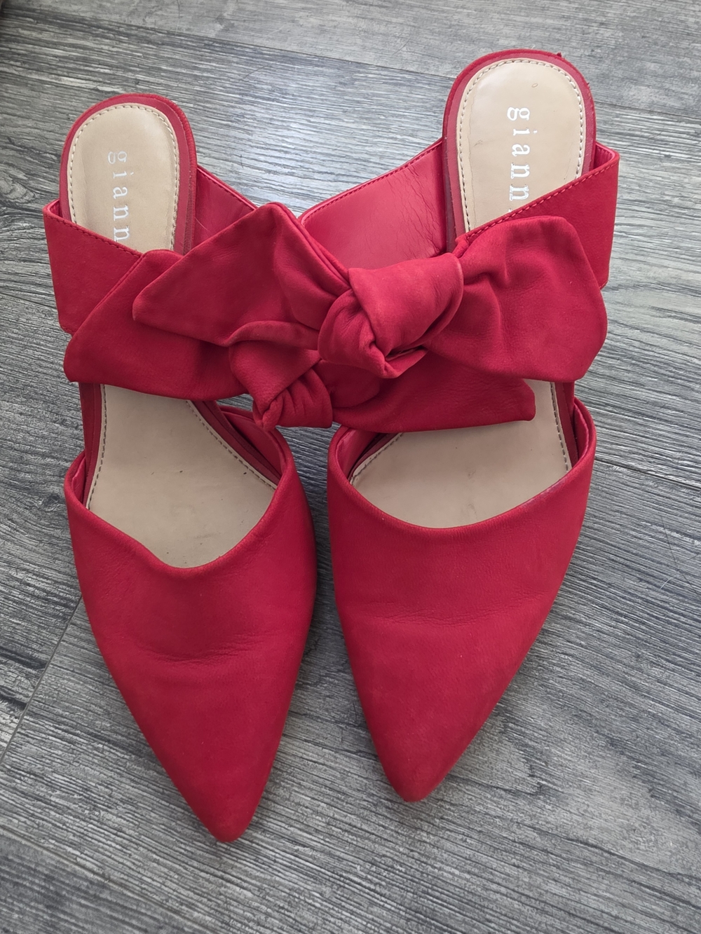 Gianni Bini Red Knotted Bow Pointed-Toe Kitten Heels